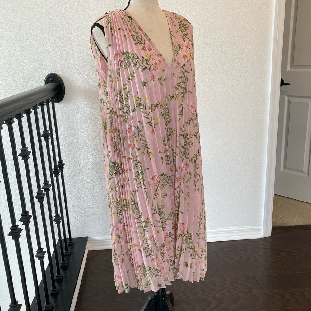 Max Studio Blush Floral Pleated Dress
